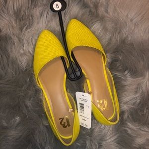 R2 Bright Yellow Flats Size 8 NWT